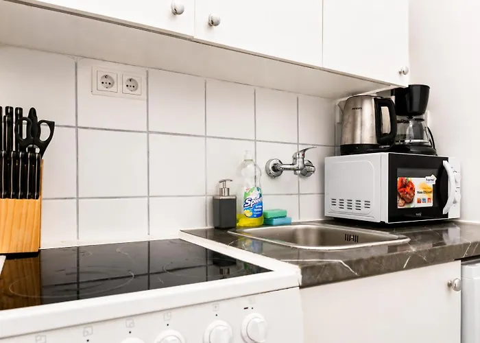 Appartement Affordable 1br Near Westbahnhof Station Ideal For Longstays Wenen